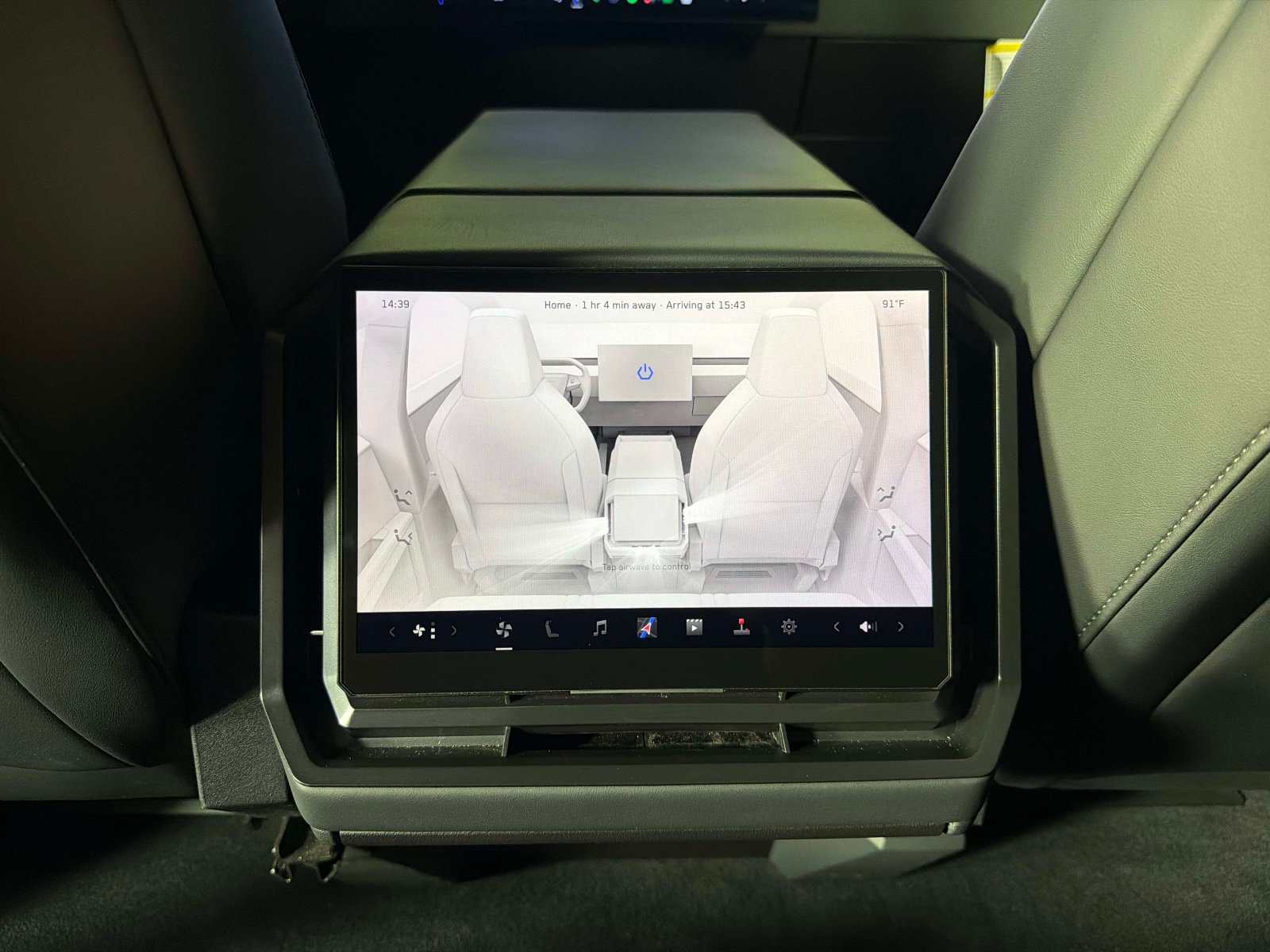 Used 2024 Tesla Cybertruck AWD Crew Cab image 36