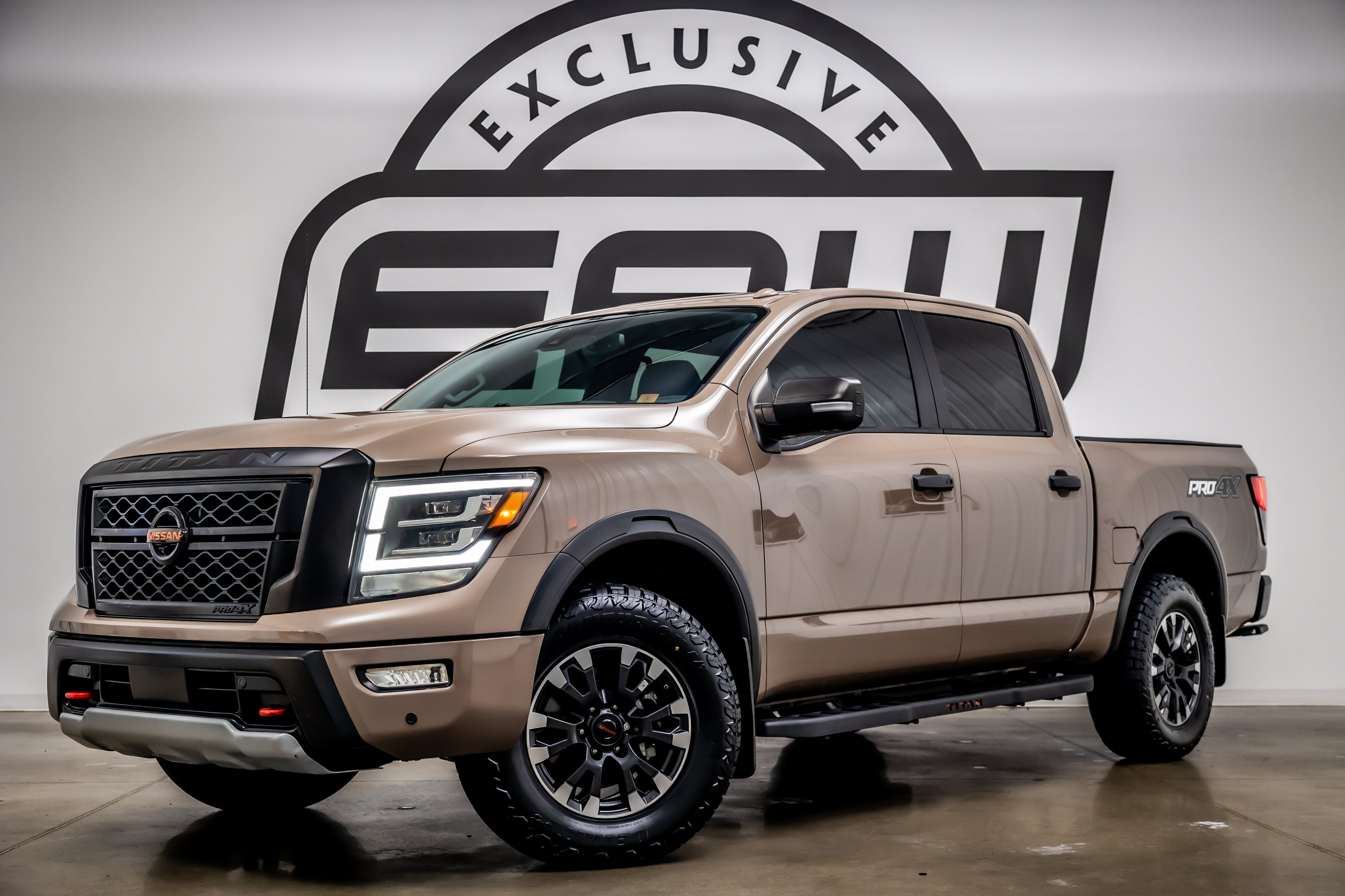 Used 2020 Nissan Titan PRO-4X w/ Pro-4x Convenience Package AWD/4WD image 1