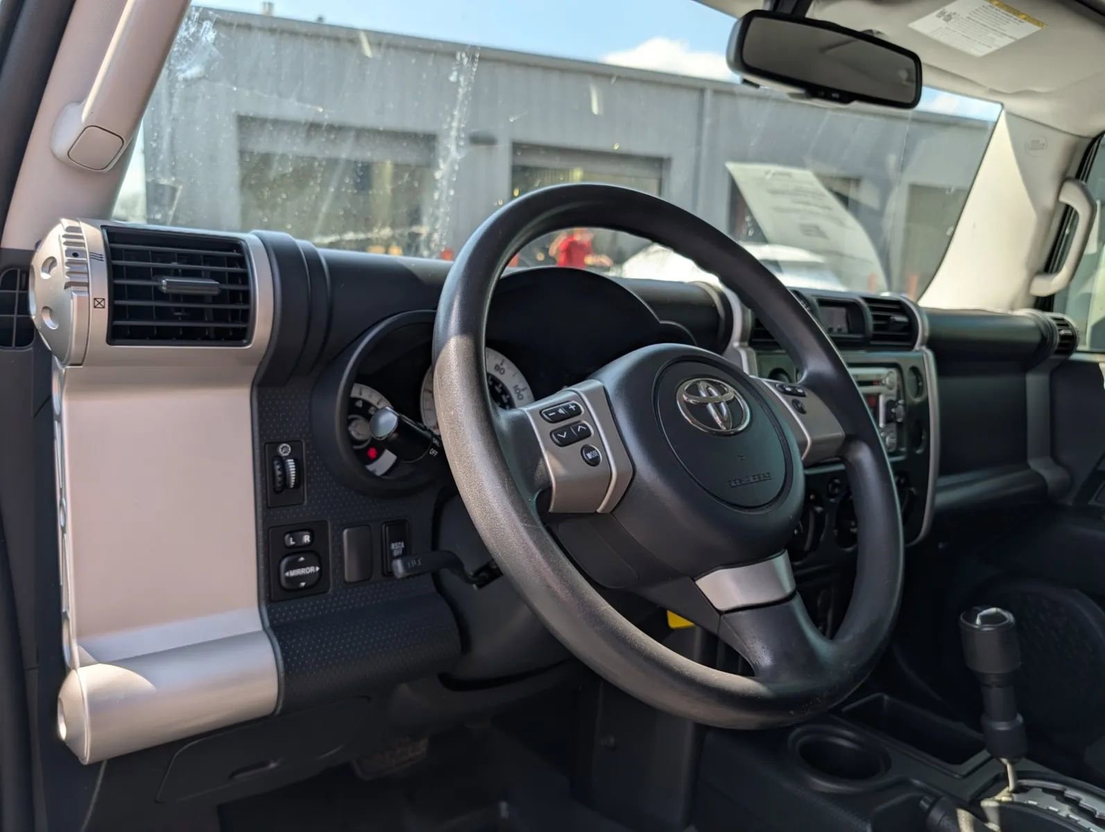 Used 2014 Toyota FJ Cruiser 2WD w/ Convenience Package image 7