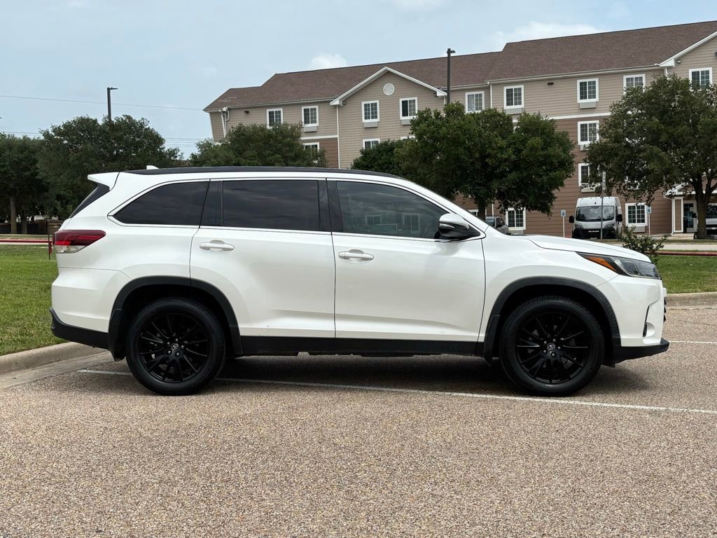Used 2019 Toyota Highlander SE FWD image 5