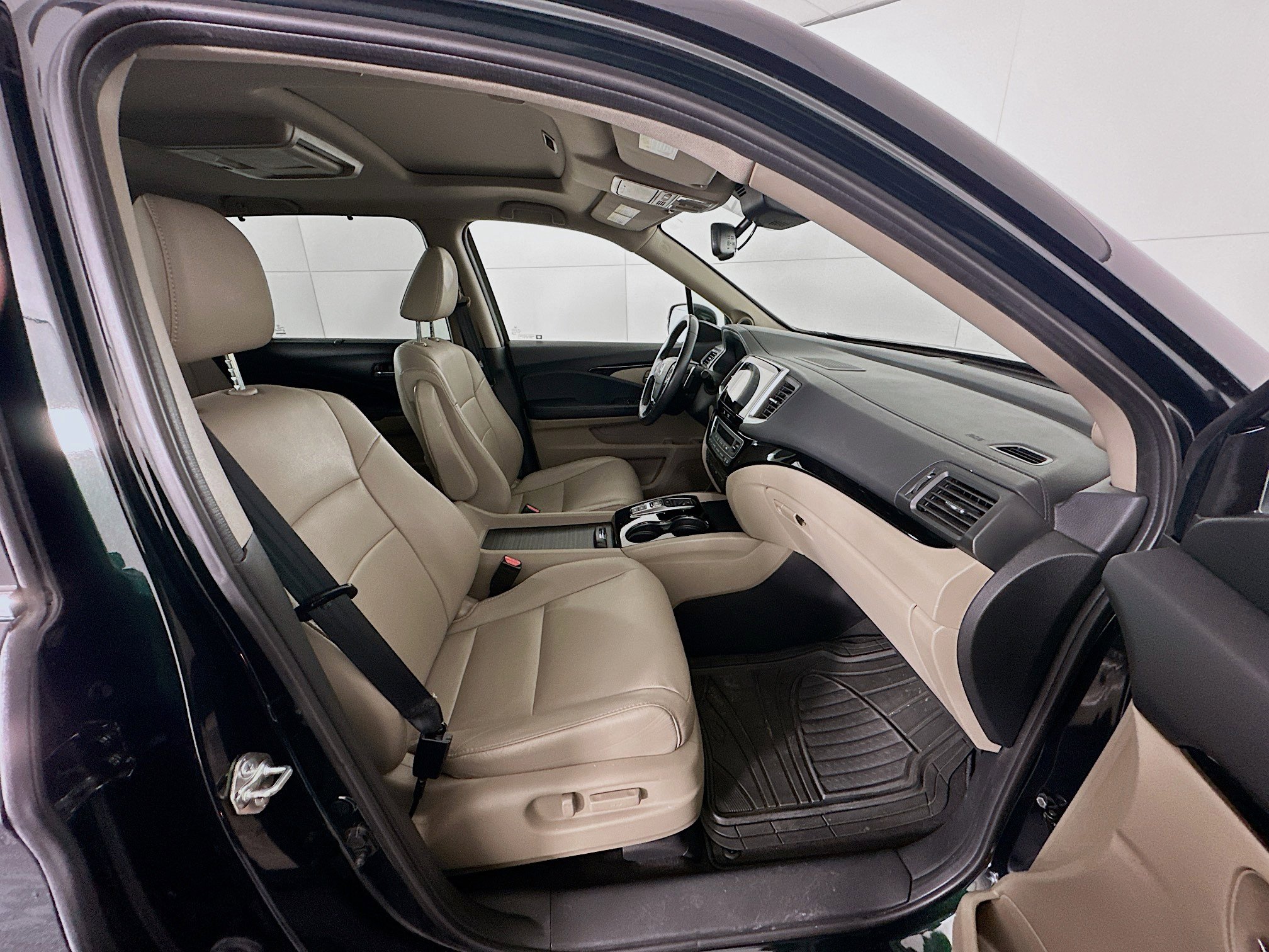 Used 2017 Honda Pilot Touring image 32