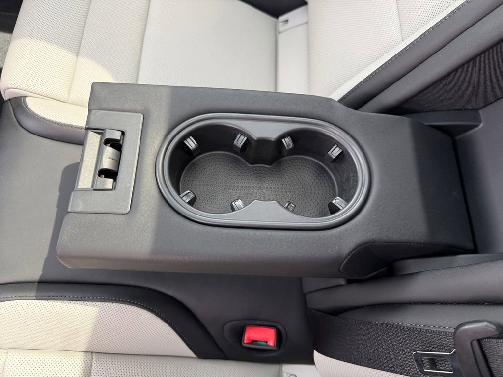 Used 2025 Porsche Taycan image 16