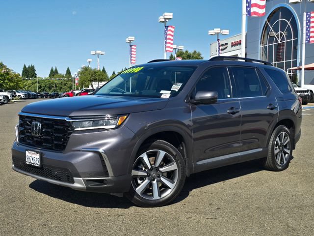 Used 2024 Honda Pilot Touring image 3