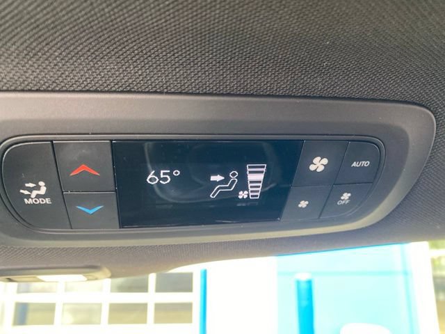 Used 2025 Chrysler Pacifica Limited FWD image 36