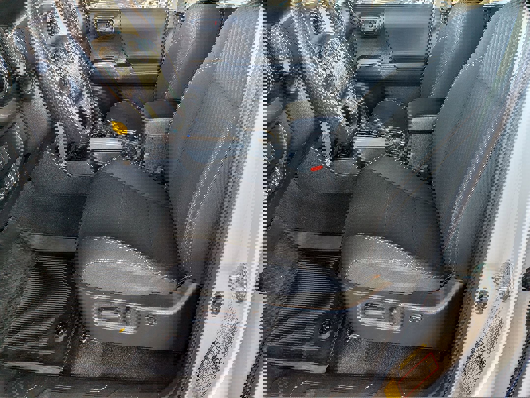 Used 2022 Toyota Tacoma SR5 w/ Trail Edition image 11