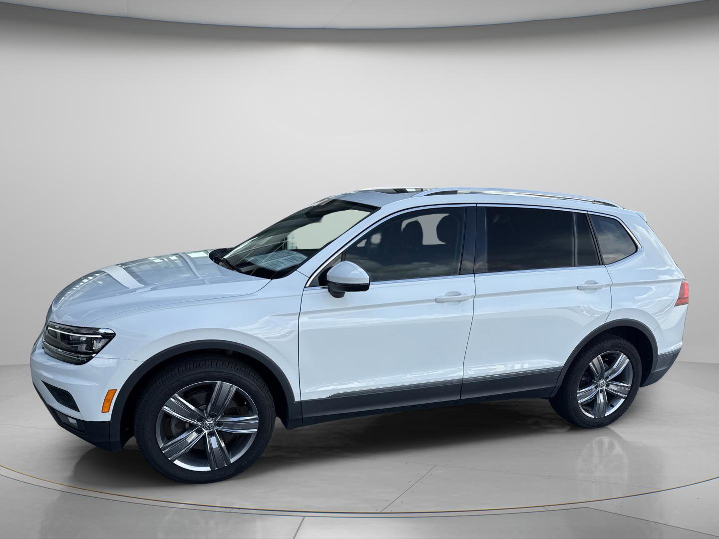 Used 2019 Volkswagen Tiguan SEL Premium image 3