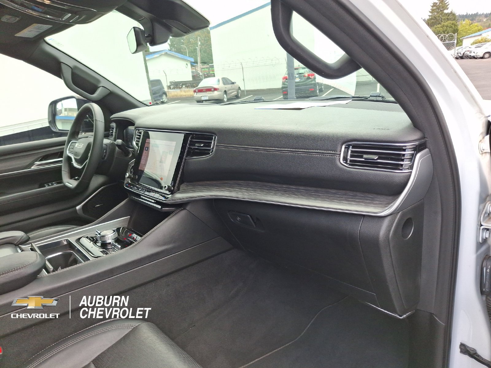 Used 2024 Jeep Wagoneer L Series III AWD/4WD image 22