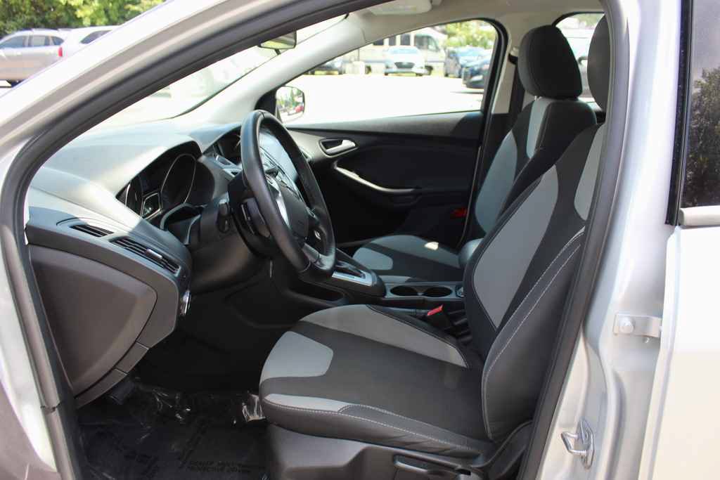 Used 2014 Ford Focus SE w/ SE Sport Package FWD image 22