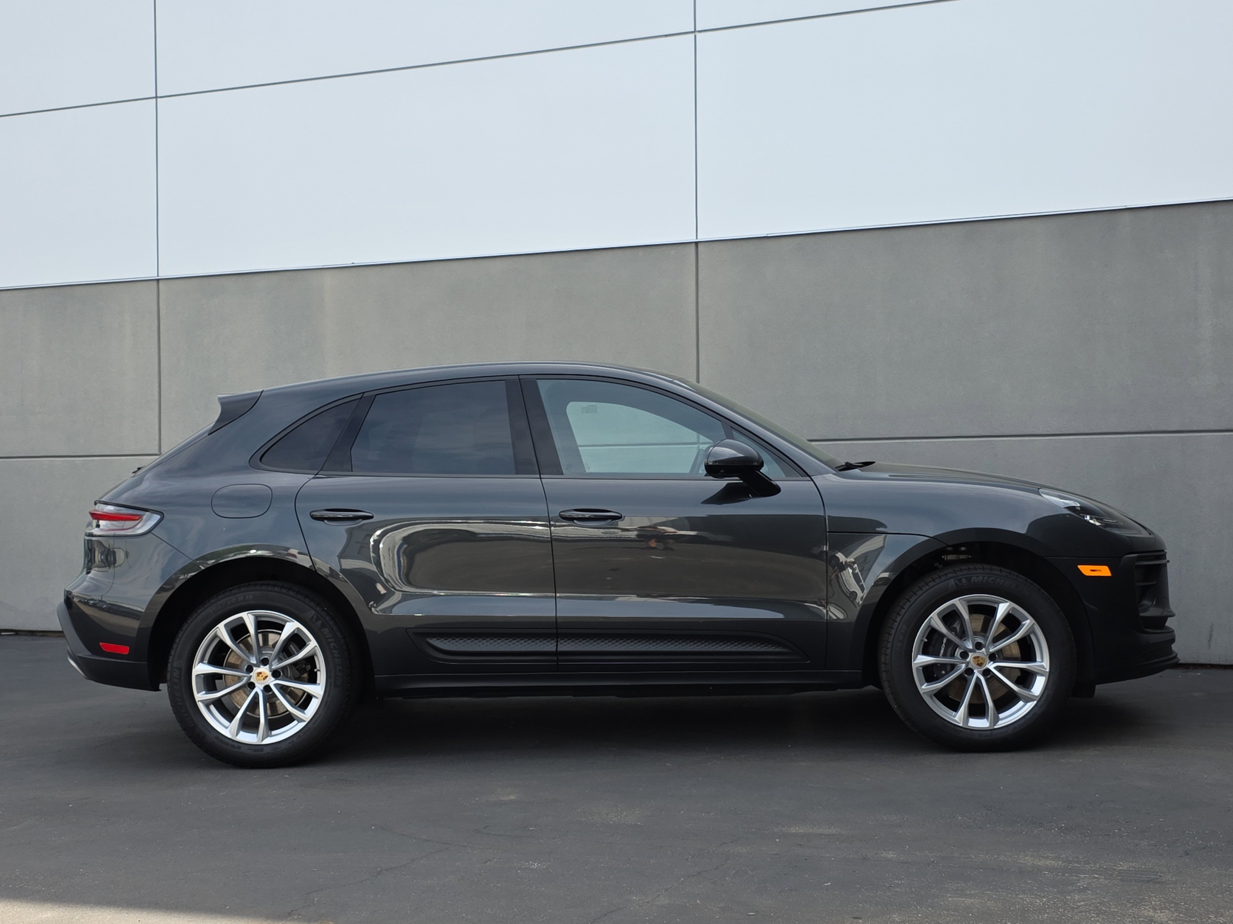 Used 2026 Porsche Macan AWD/4WD image 8