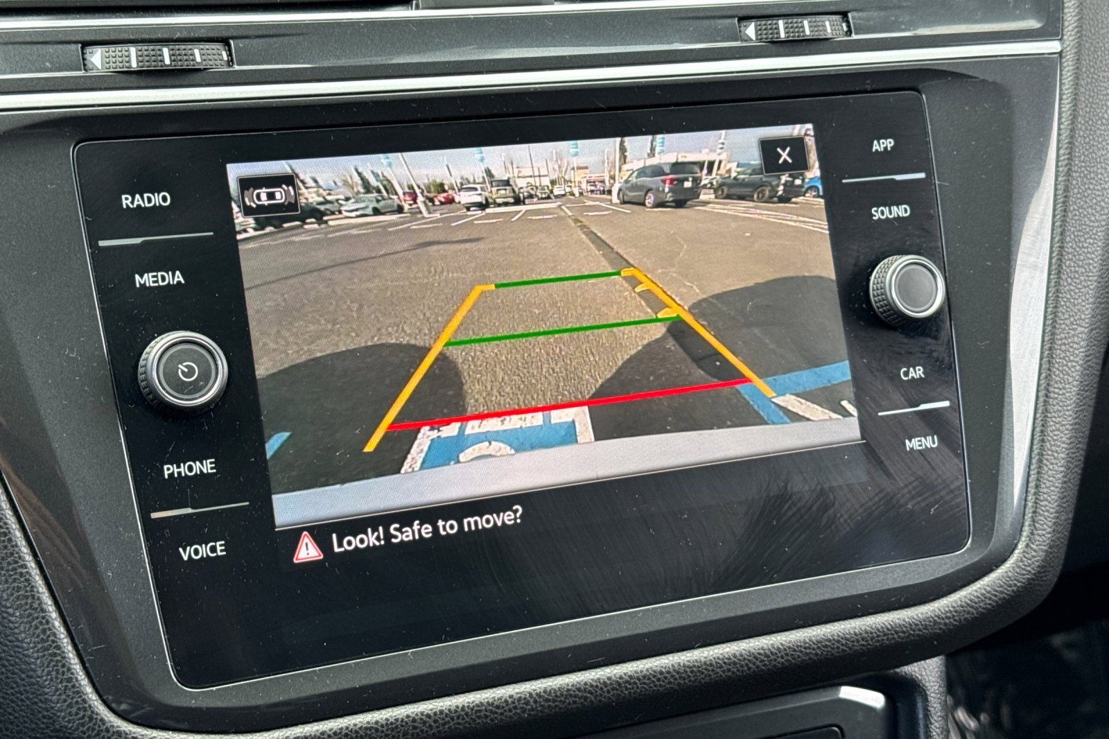 Used 2024 Volkswagen Tiguan SE image 26