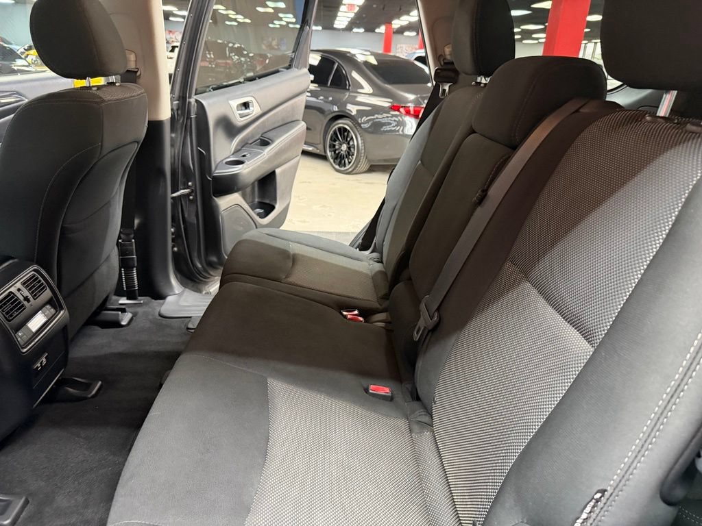 Used 2020 Nissan Pathfinder S AWD/4WD image 37