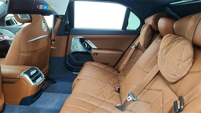 Used 2023 BMW i7 xDrive60 image 30