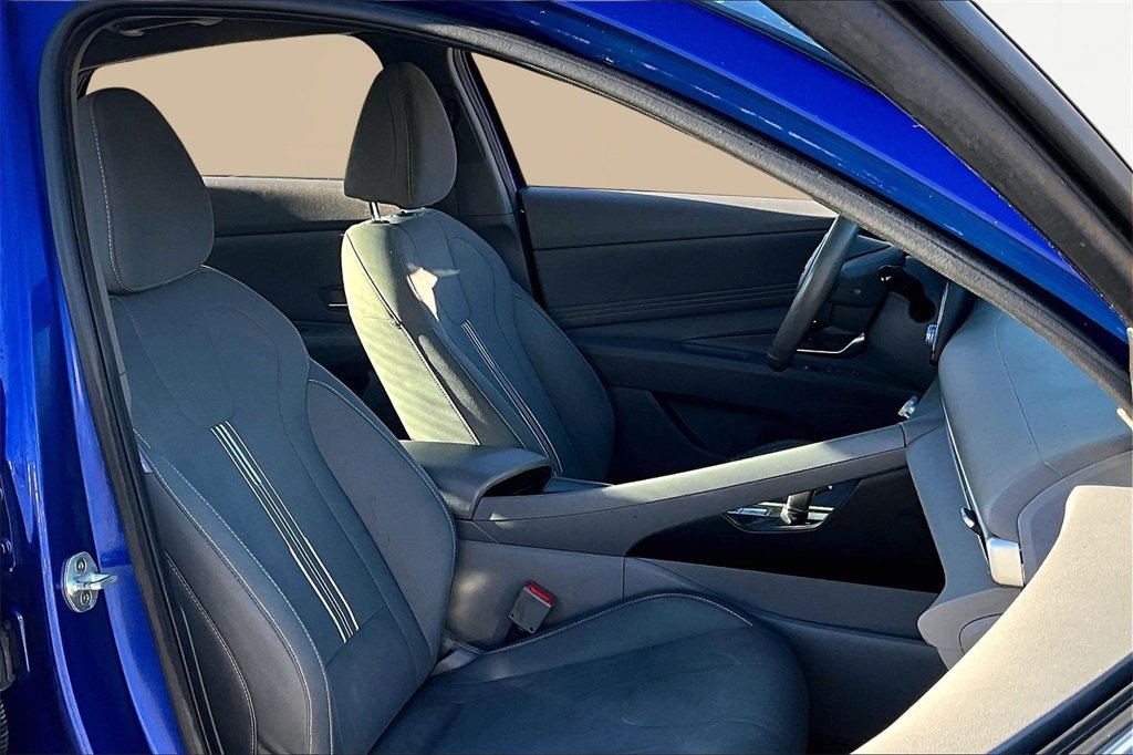 Used 2022 Hyundai Elantra SEL w/ Convenience + Premium Package image 7