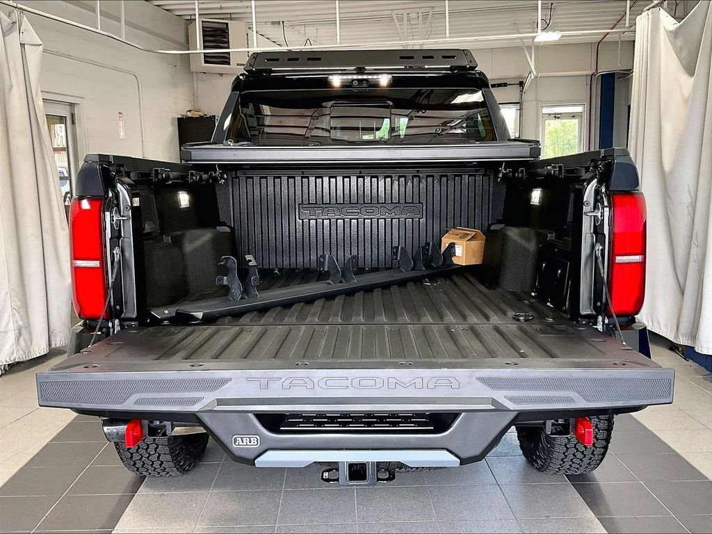 Used 2025 Toyota Tacoma TRD Pro AWD/4WD image 32