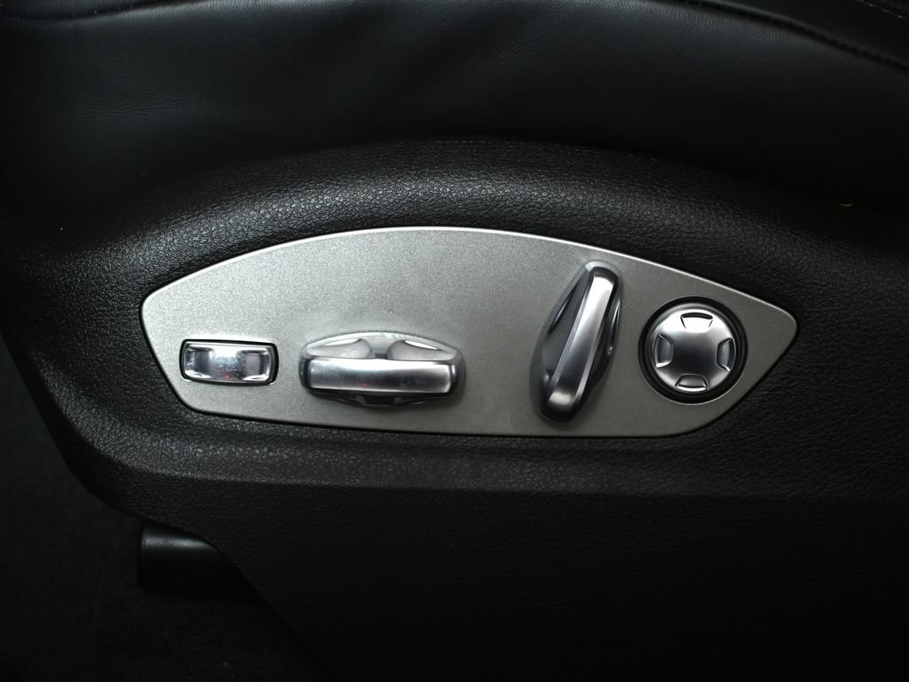 Used 2026 Porsche Macan AWD/4WD image 30