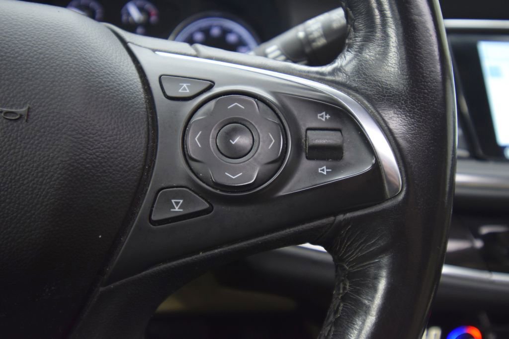 Used 2021 Buick Enclave Premium w/ Sun and Sites Package image 40