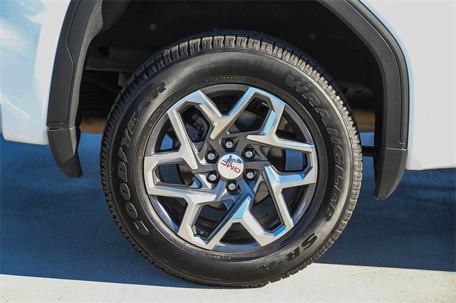 Used 2022 GMC Sierra 1500 SLT image 11