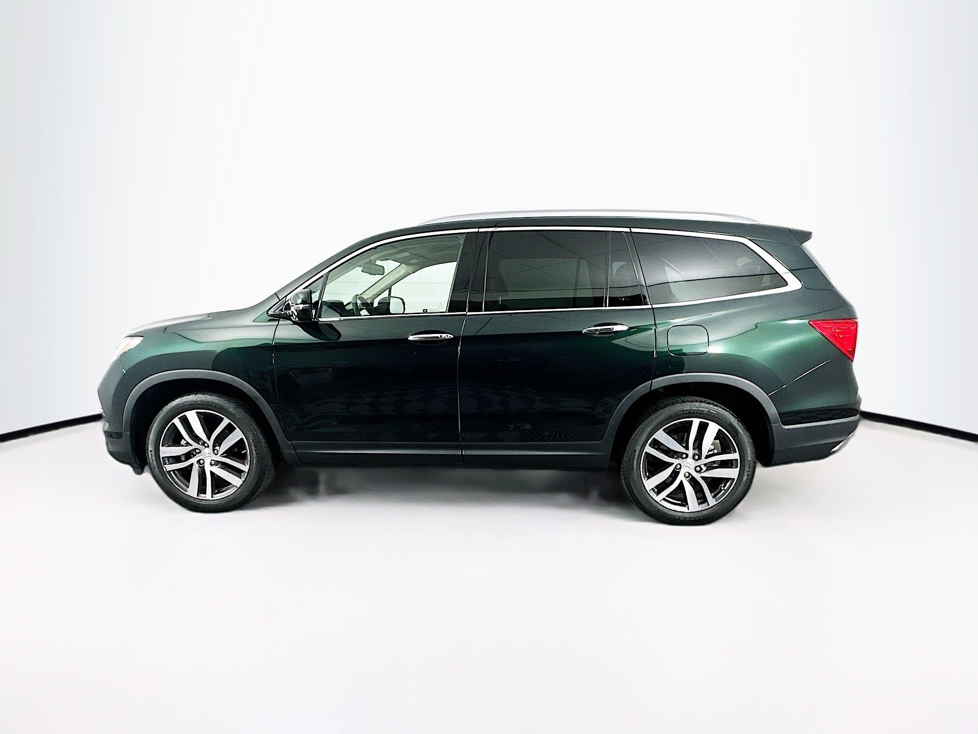 Used 2017 Honda Pilot Touring image 4