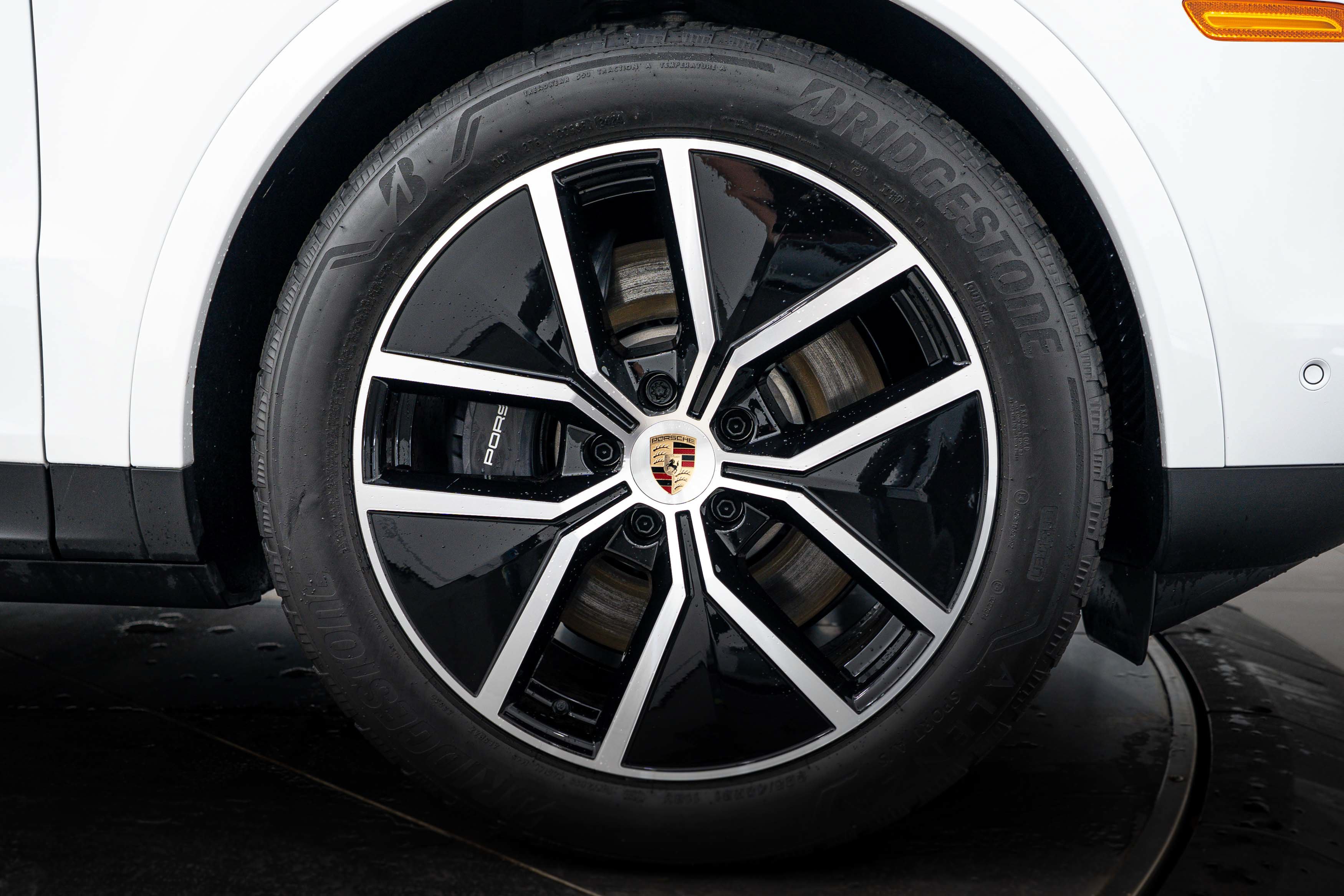 Certified 2025 Porsche Cayenne E-Hybrid Coupe AWD/4WD image 11