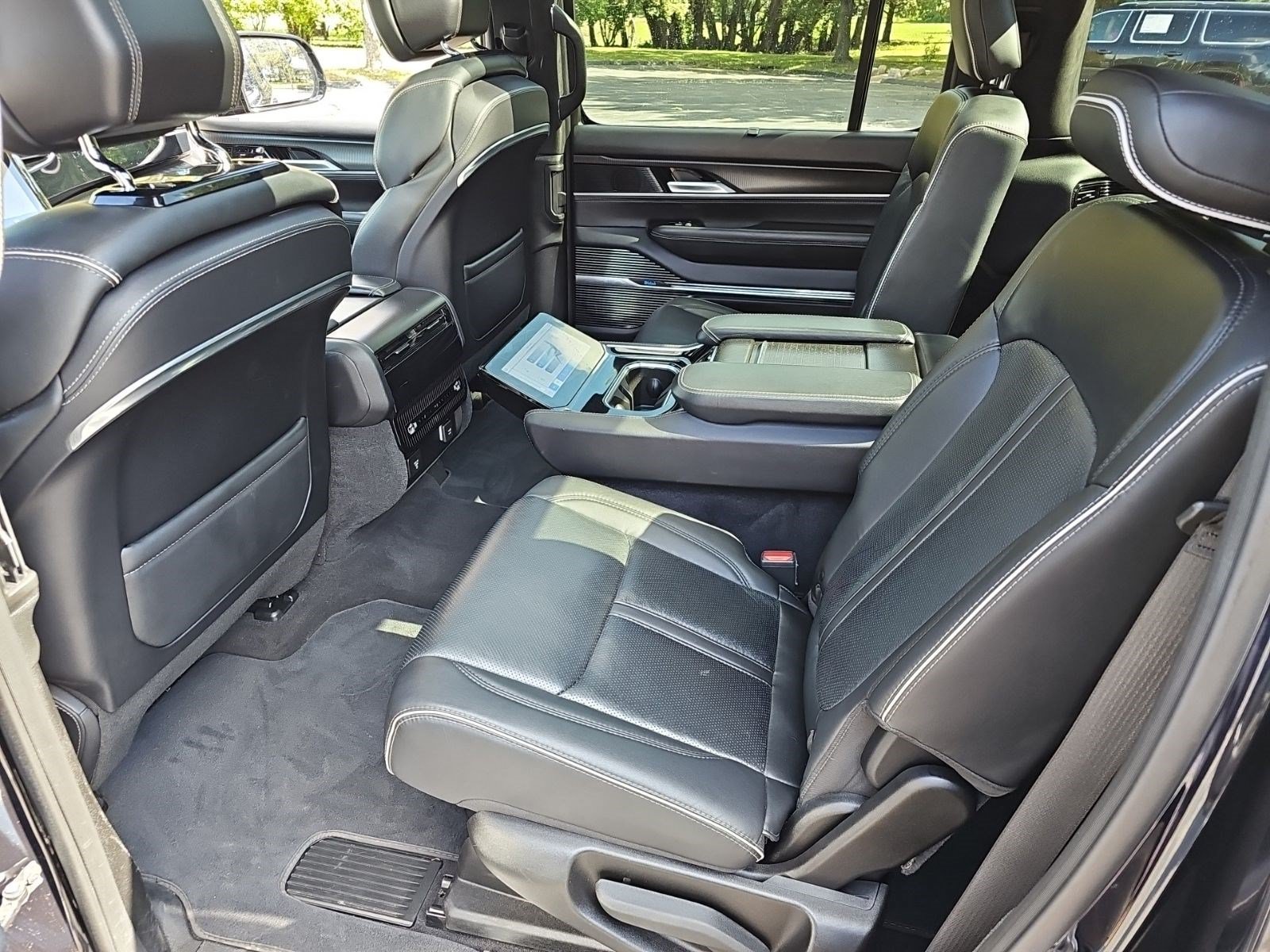 Used 2024 Jeep Grand Wagoneer L Series II w/ Quick Order Packagew 28T AWD/4WD image 19