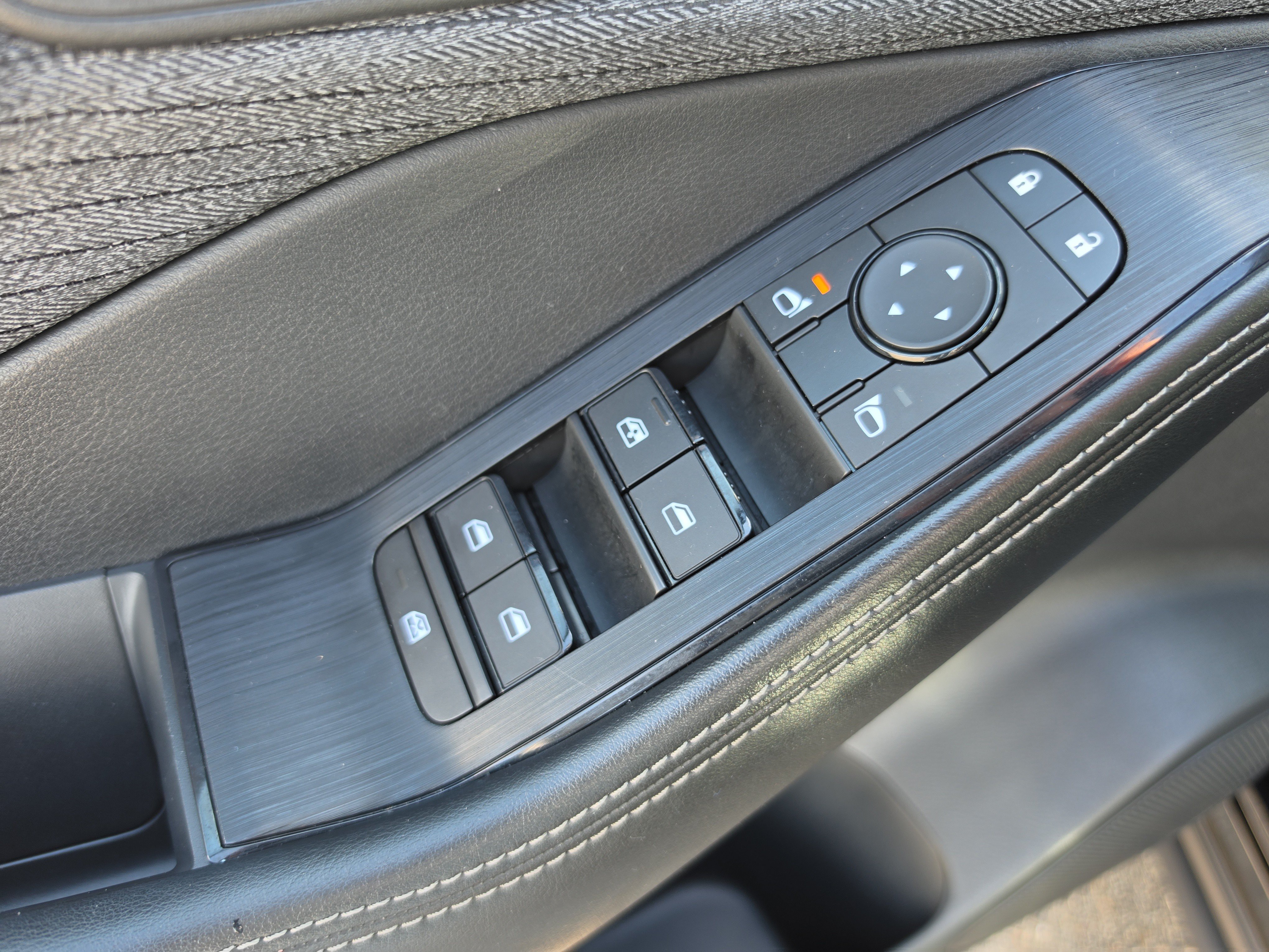 Used 2023 Nissan Rogue SV FWD image 22