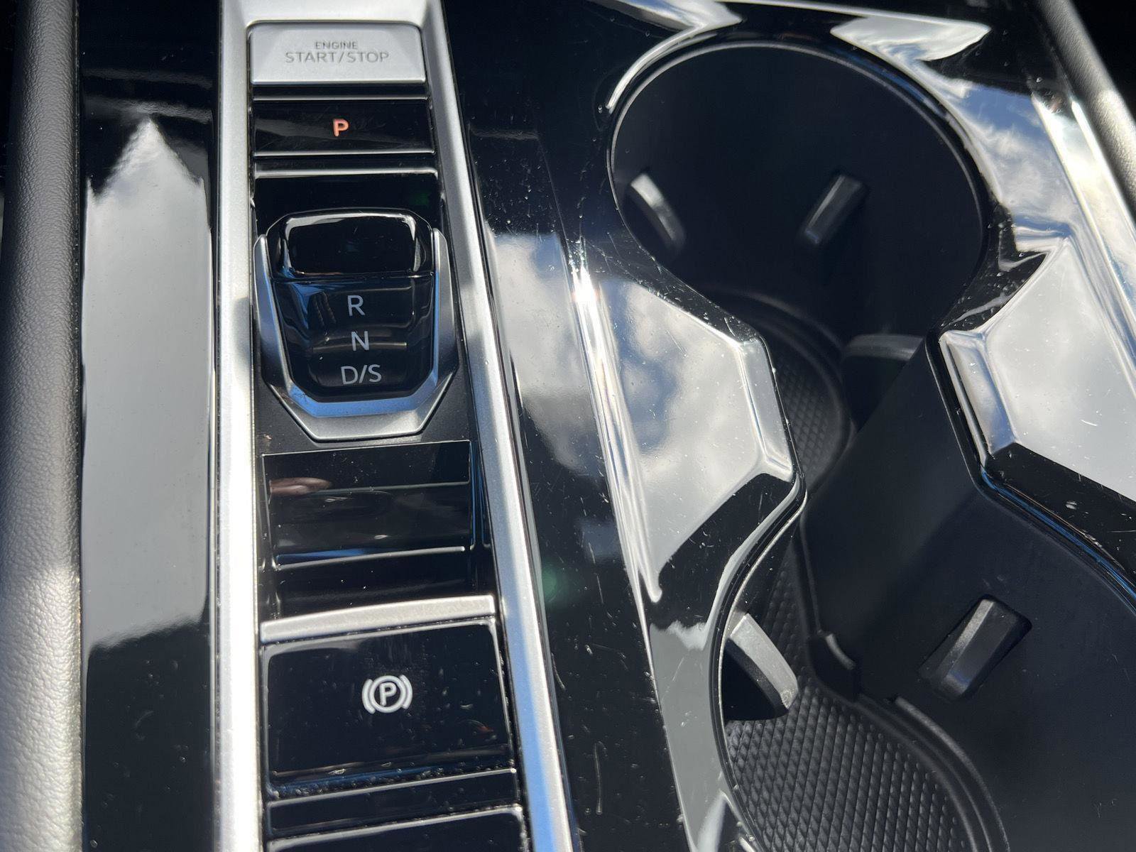 Used 2024 Volkswagen Atlas Cross Sport SE image 23