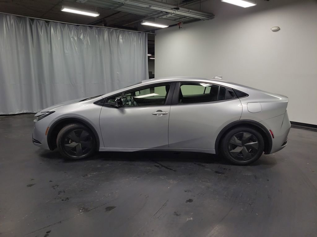 Used 2024 Toyota Prius LE image 5