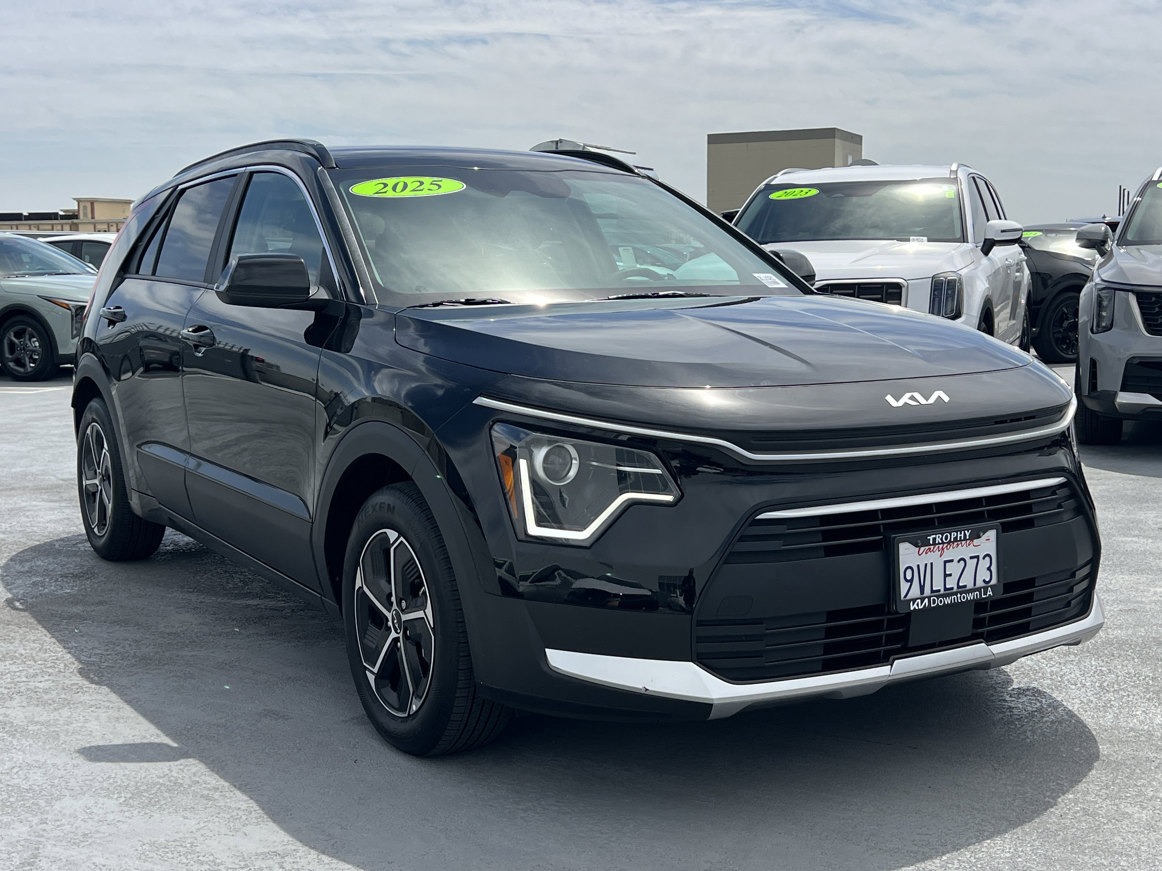 Used 2025 Kia Niro EX image 10