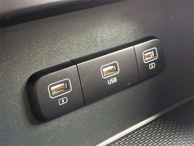 Certified 2024 Kia Carnival LX image 23