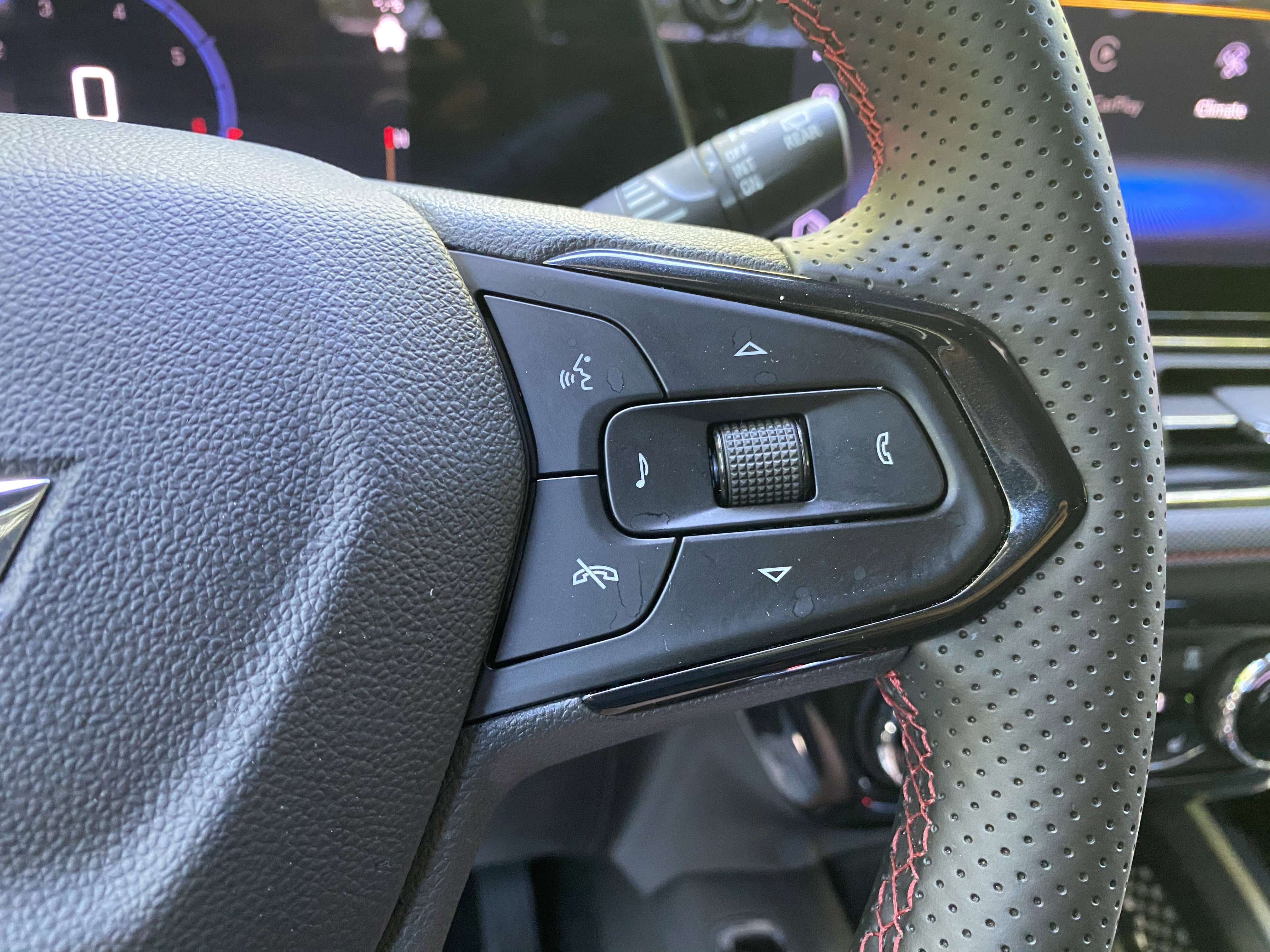 Used 2025 Chevrolet TrailBlazer RS w/ Convenience Package FWD image 21