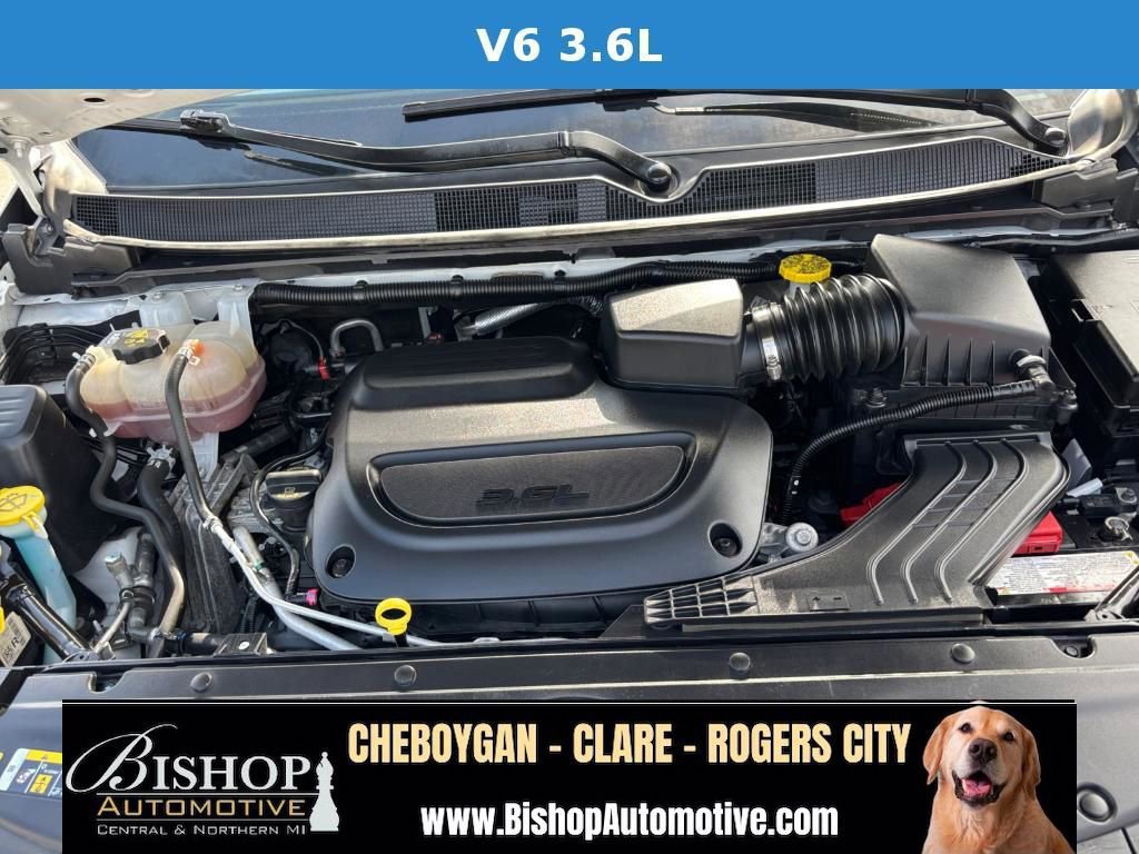 Used 2023 Chrysler Pacifica Touring-L FWD image 9