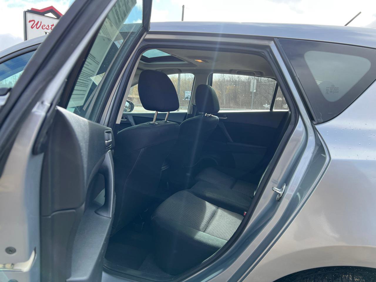 Used 2012 MAZDA MAZDA3 i Touring image 28