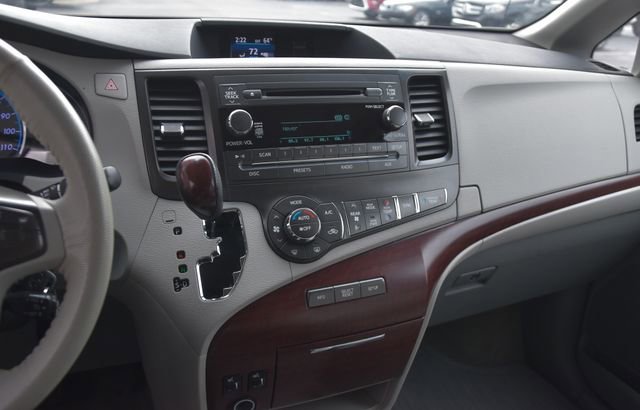 Used 2013 Toyota Sienna XLE FWD image 20