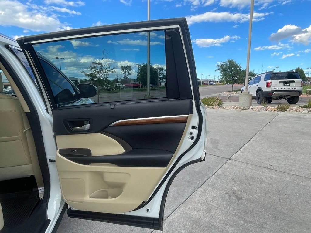 Used 2018 Toyota Highlander Limited Platinum AWD/4WD image 31