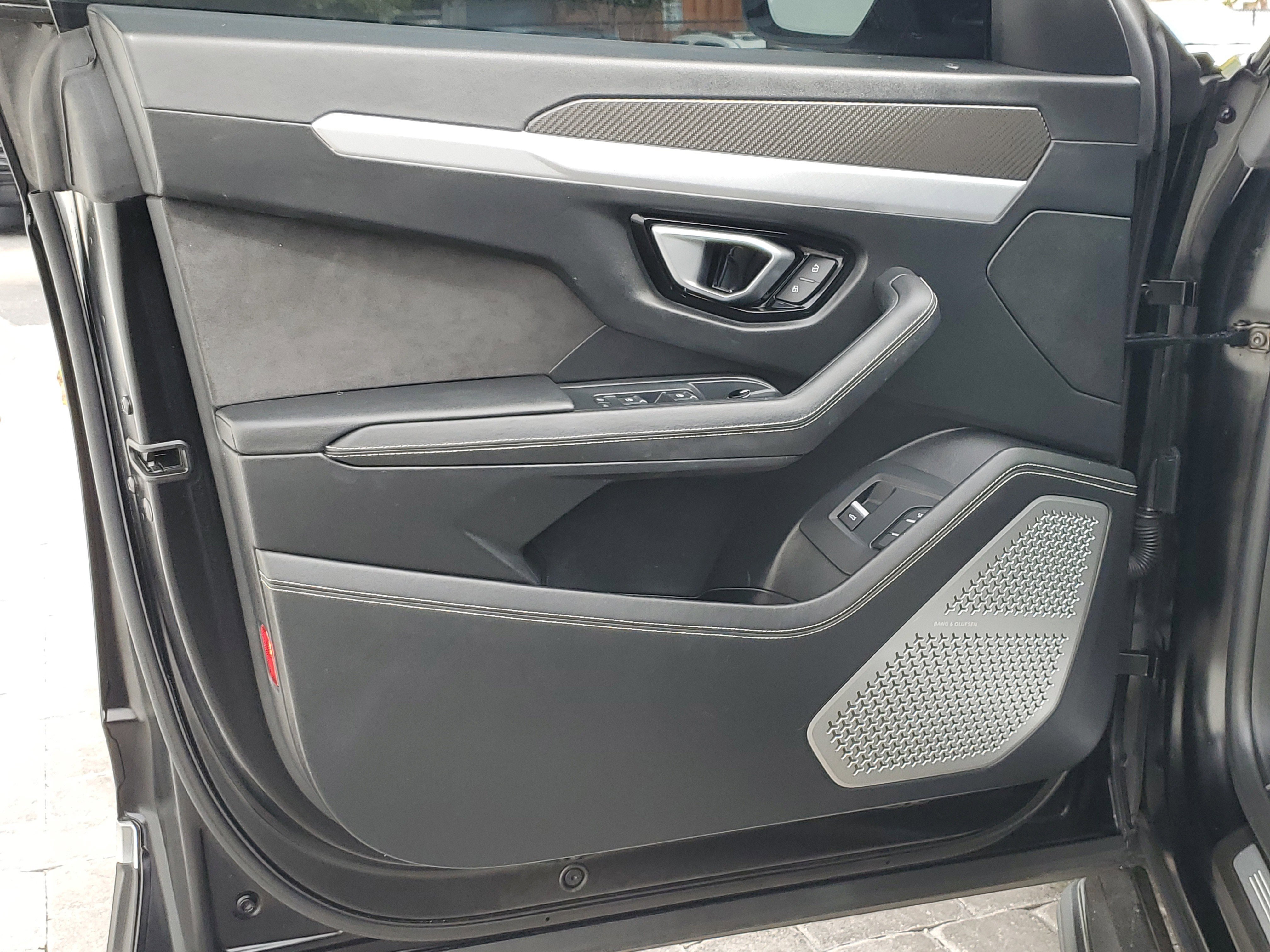 Used 2021 Lamborghini Urus image 25