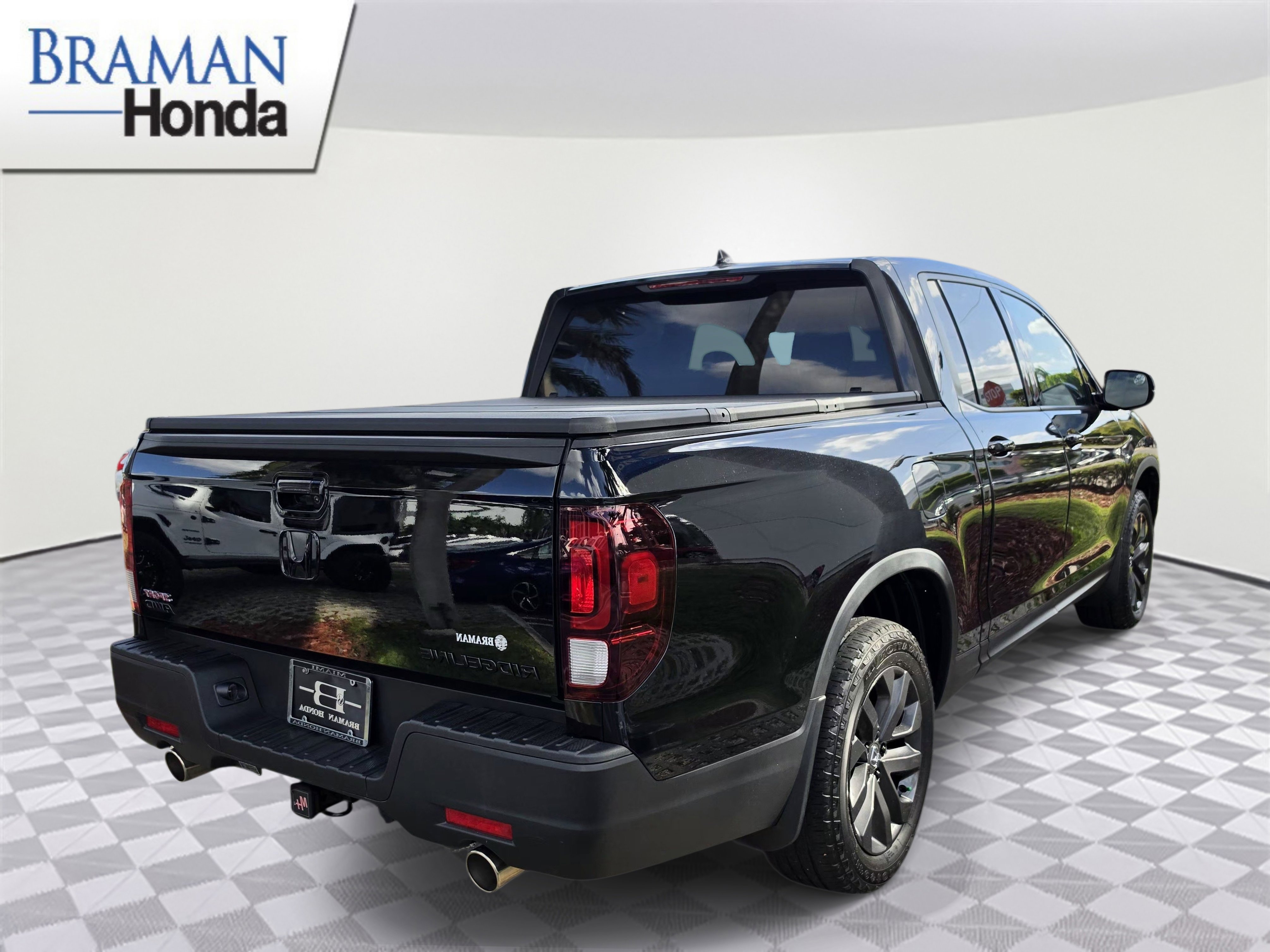 Certified 2023 Honda Ridgeline Sport image 4