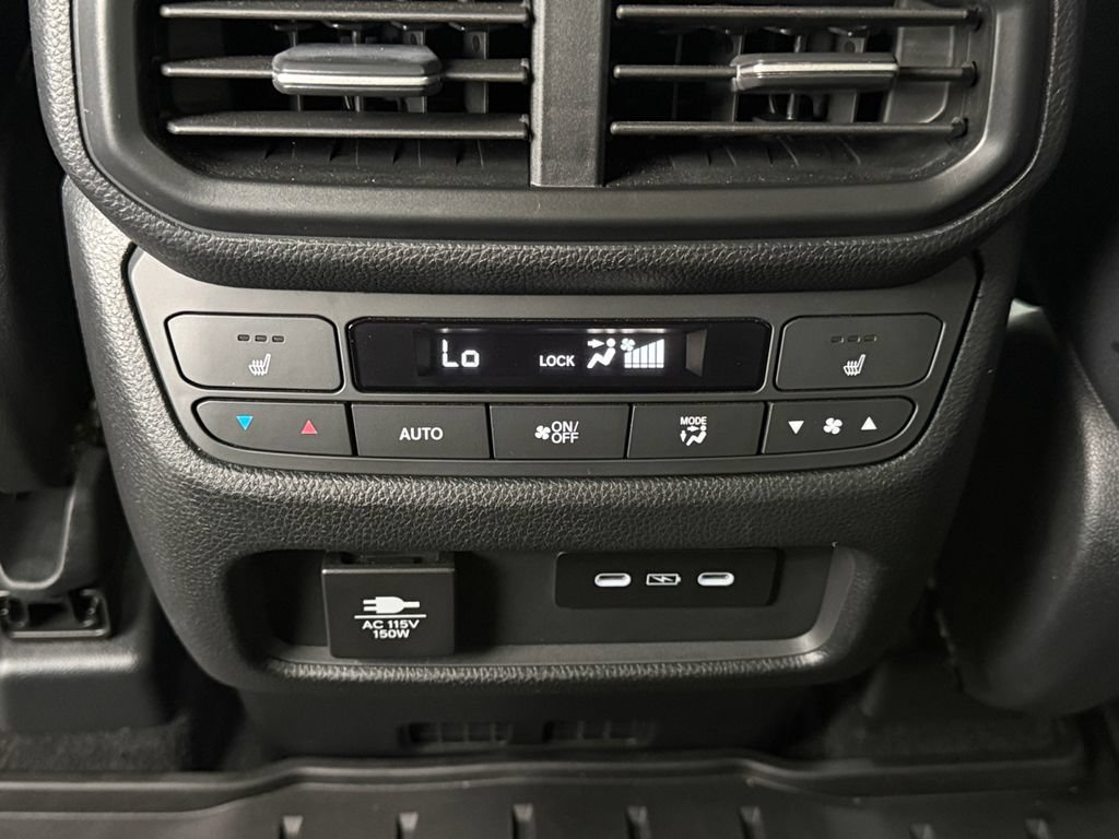Used 2025 Honda Pilot Elite image 39