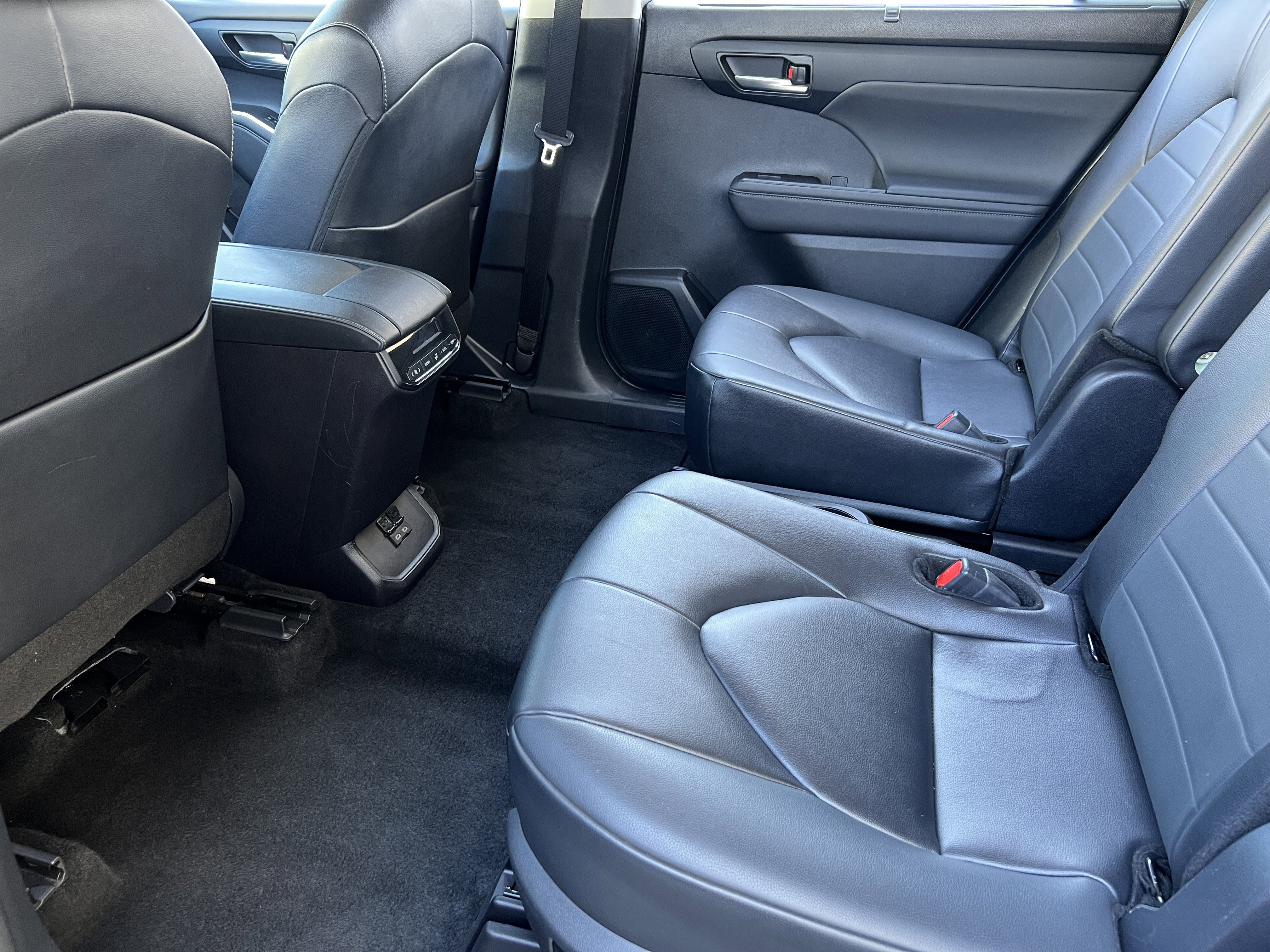 Used 2024 Toyota Highlander XLE image 17