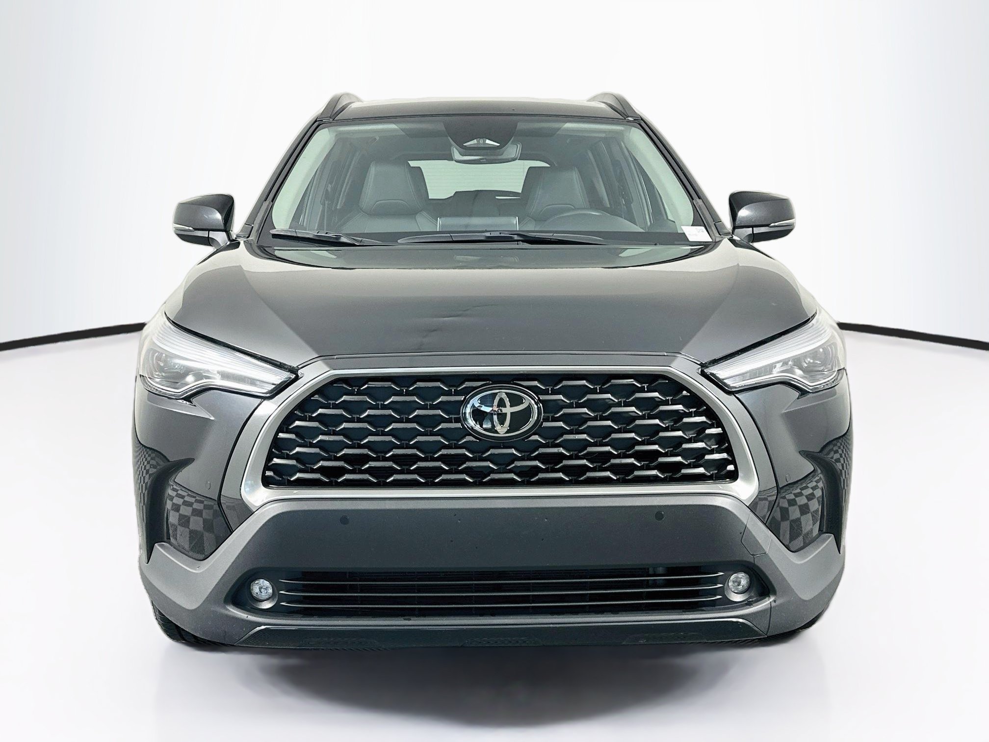 Used 2025 Toyota Corolla Cross XLE FWD image 2