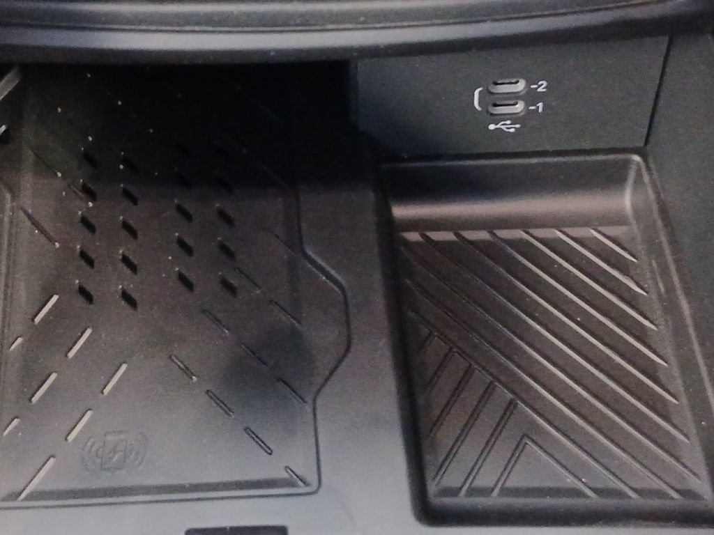 New 2027 Chrysler Pacifica Limited FWD image 6