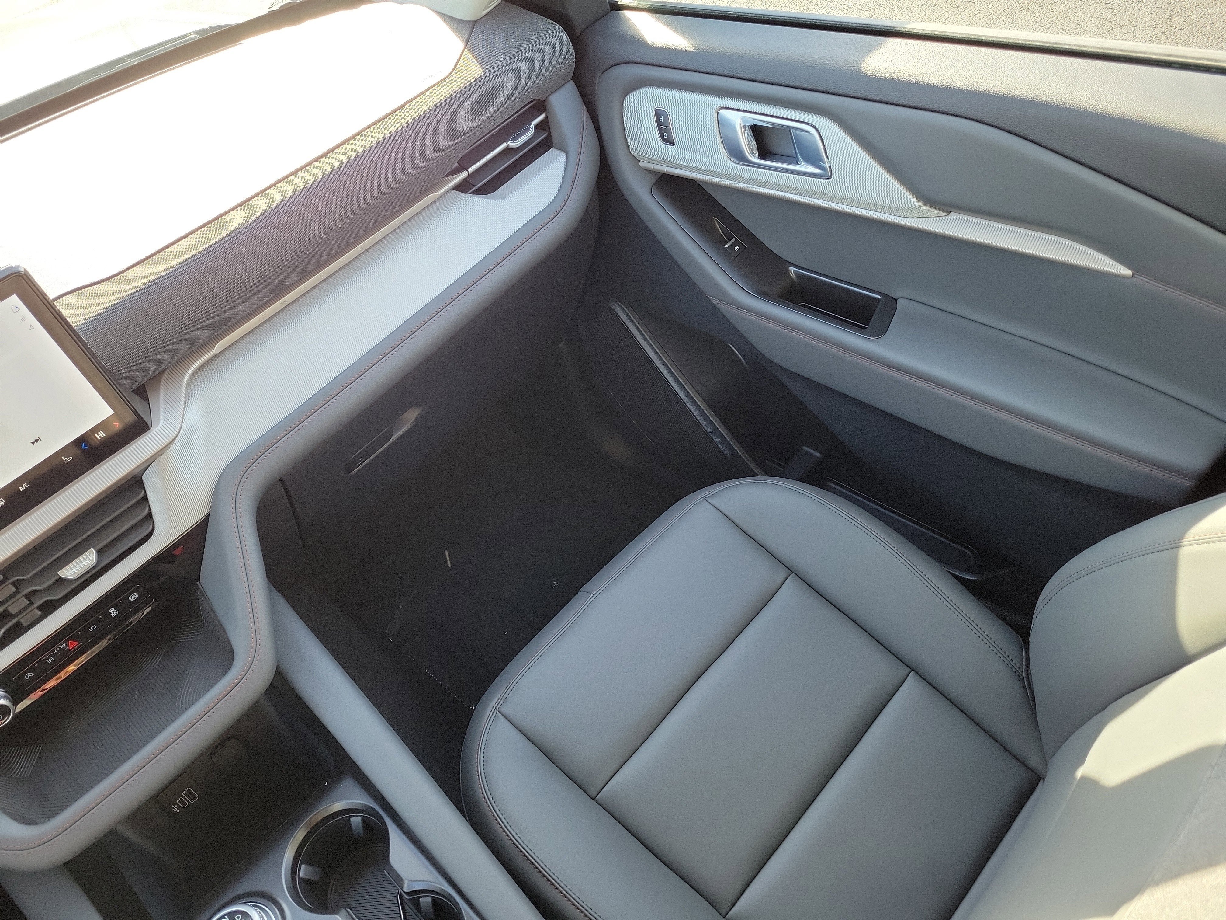 New 2026 Ford Explorer Active image 17