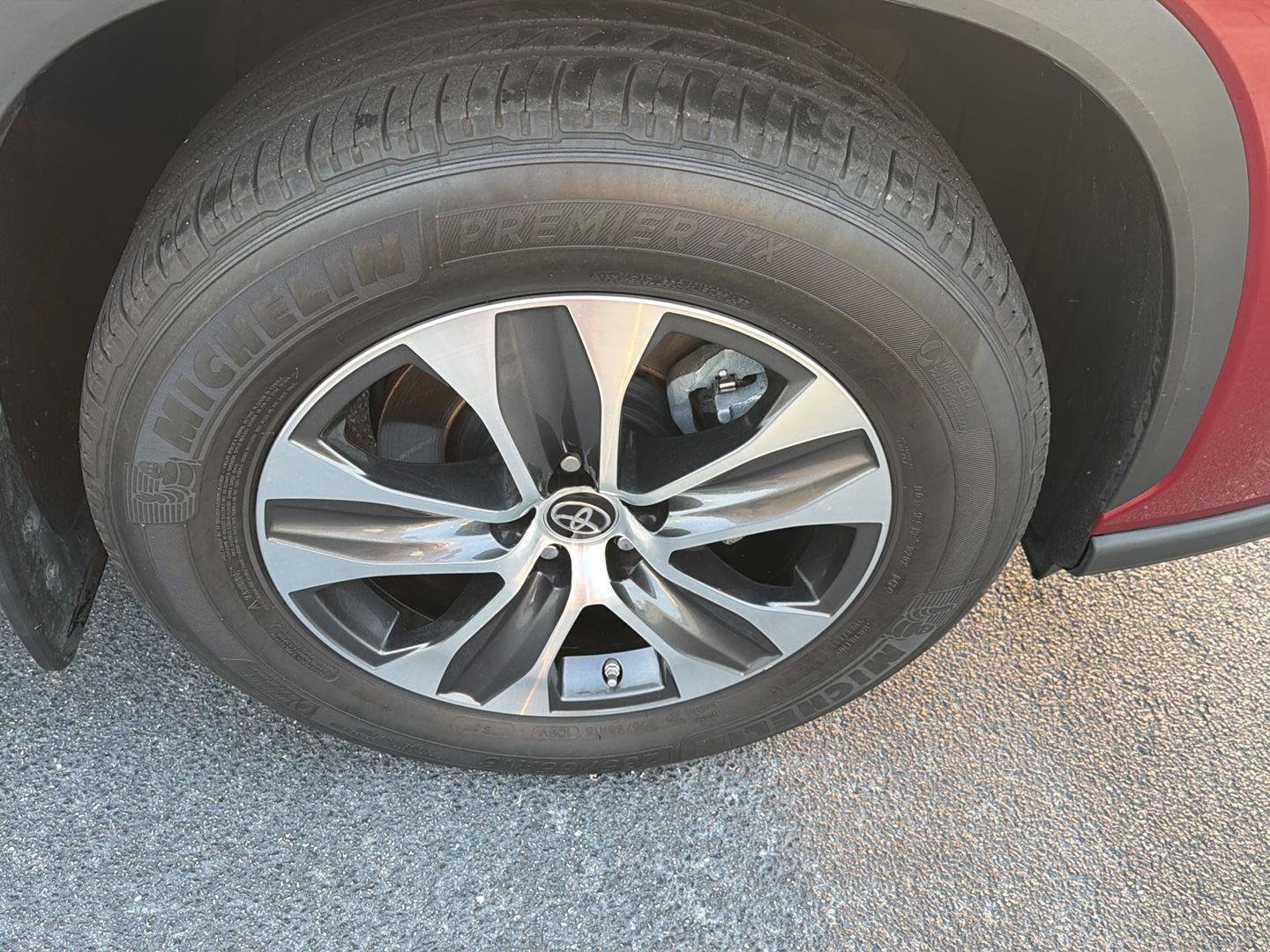 Certified 2024 Toyota Highlander XLE AWD/4WD image 41