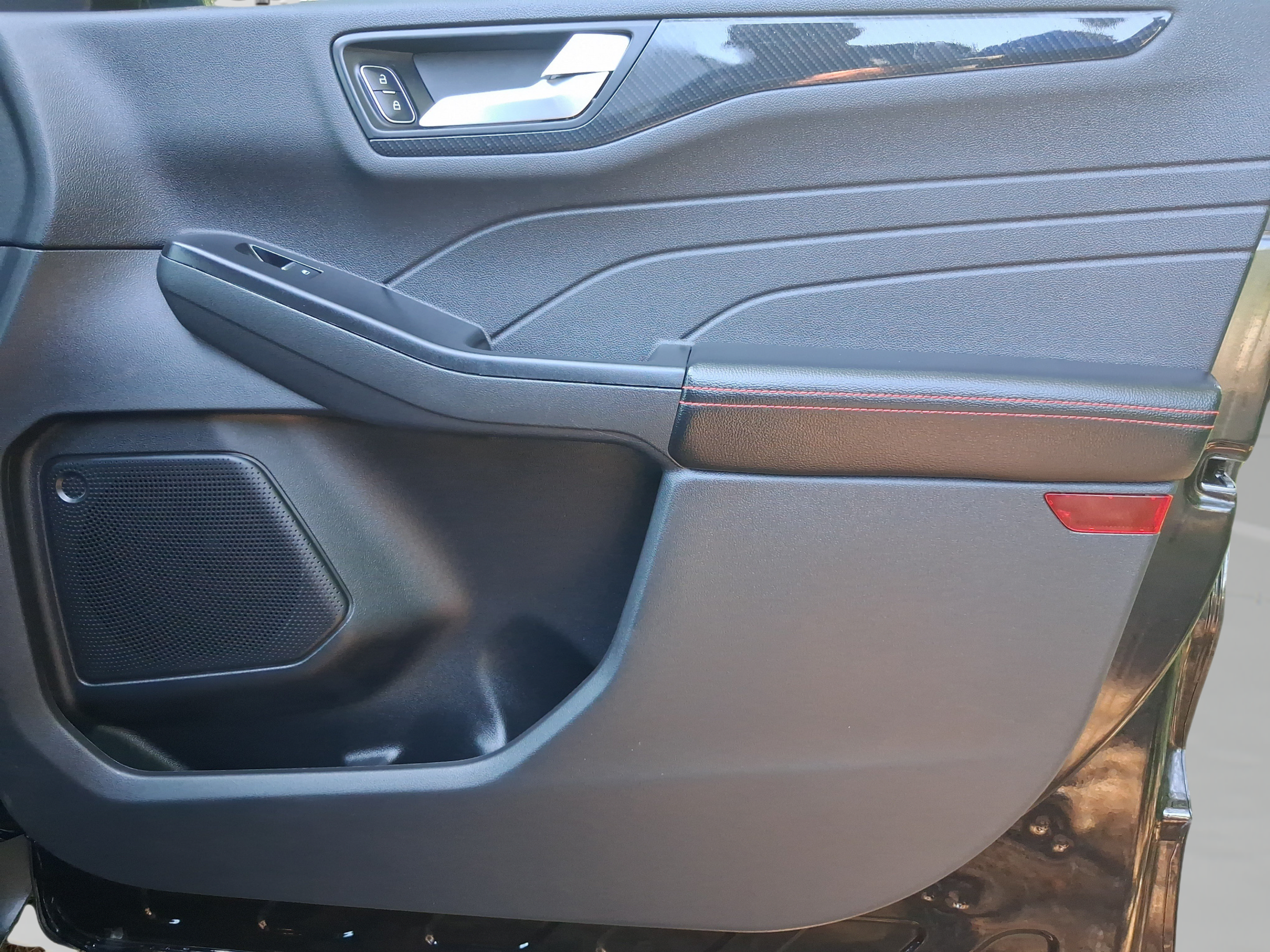 Used 2025 Ford Escape ST-Line FWD image 33