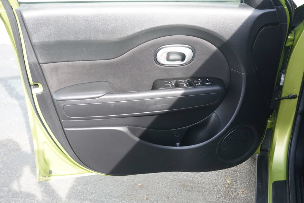 Used 2016 Kia Soul + FWD image 10