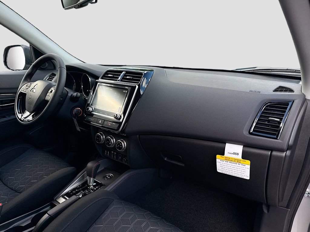 Used 2025 Mitsubishi Outlander Sport LE image 30