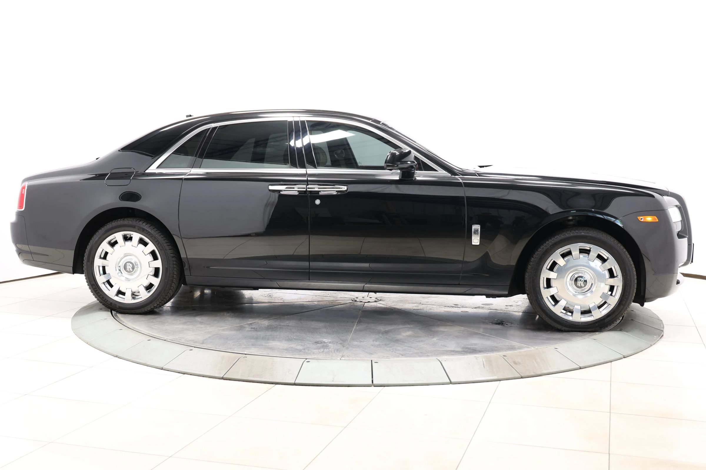 Used 2013 Rolls-Royce Ghost RWD image 92