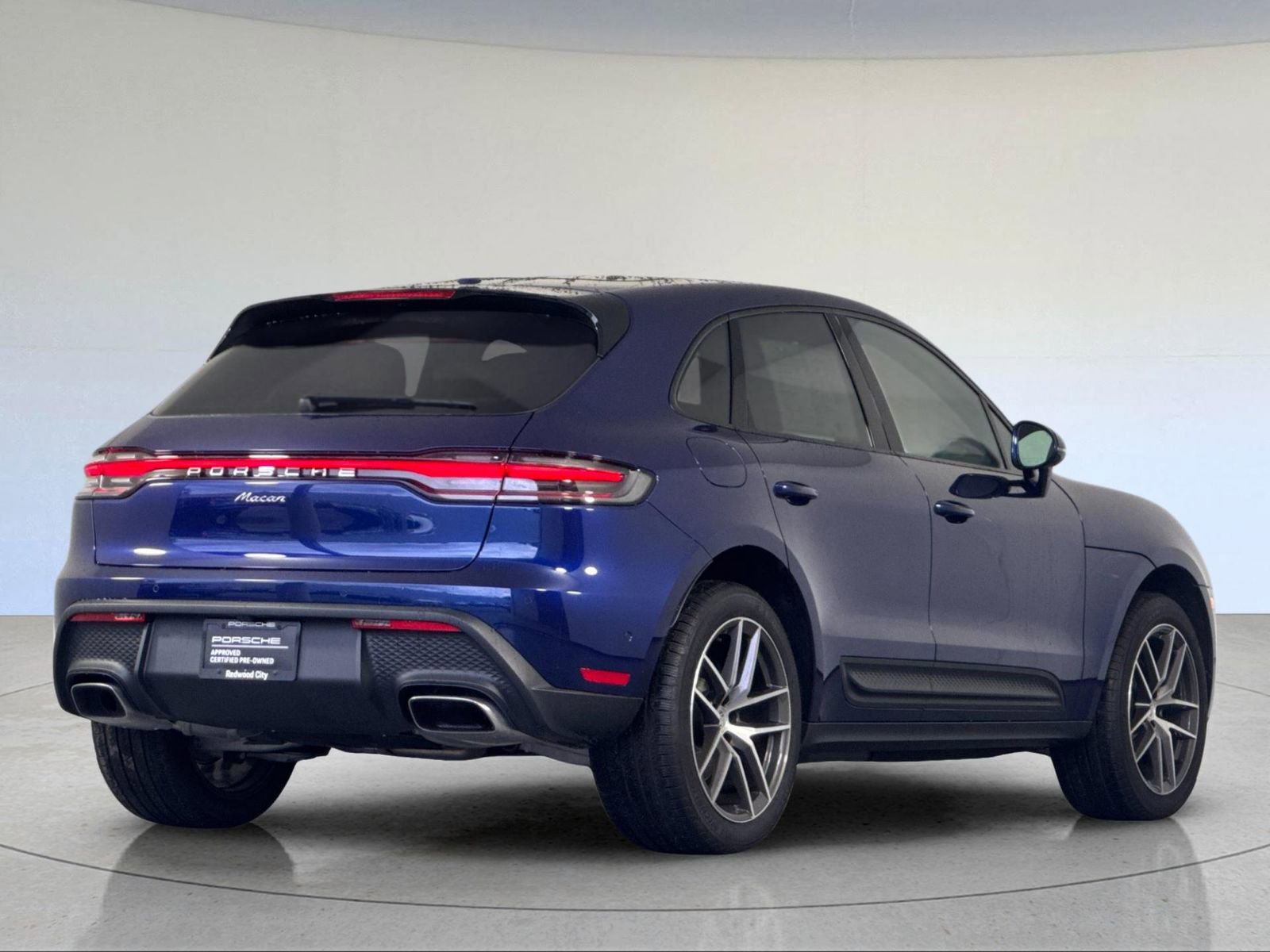 Certified 2025 Porsche Macan image 8