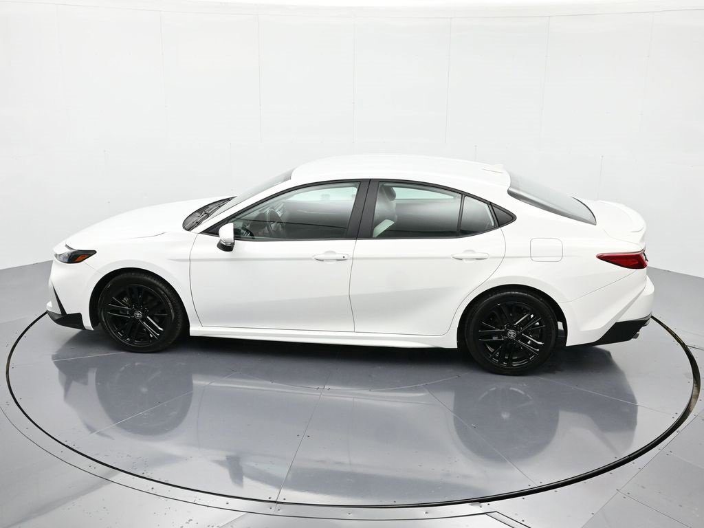 Used 2025 Toyota Camry SE image 34