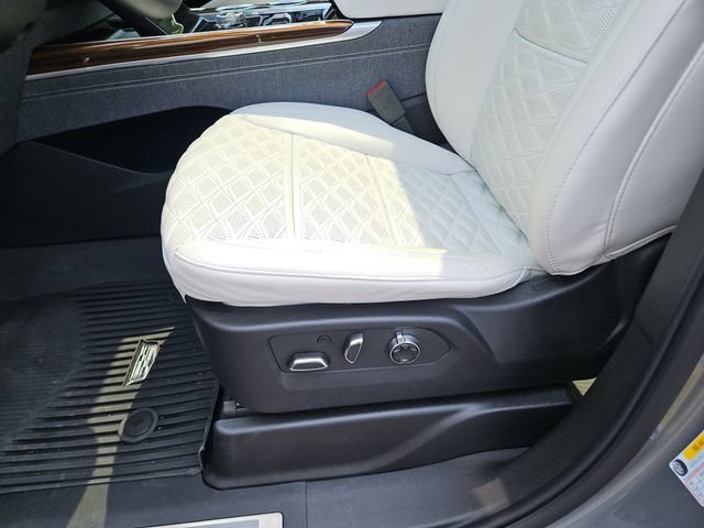 Certified 2026 Cadillac Escalade Platinum Sport w/ LPO, ONYX Package AWD/4WD image 25