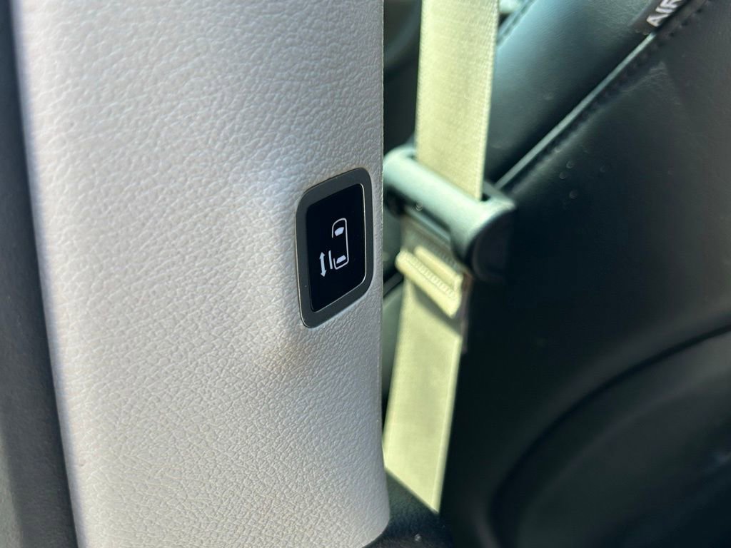 Used 2023 Chrysler Pacifica Touring-L image 43